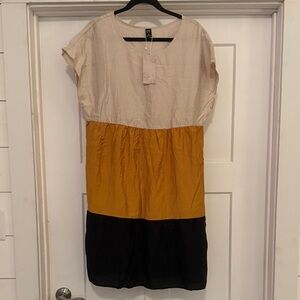 Elegant Tri-Tone Midi Dress